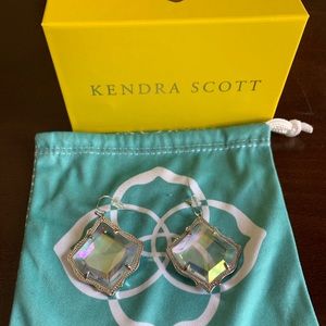 Kendra Scott irisdecent earrings in silver tone!